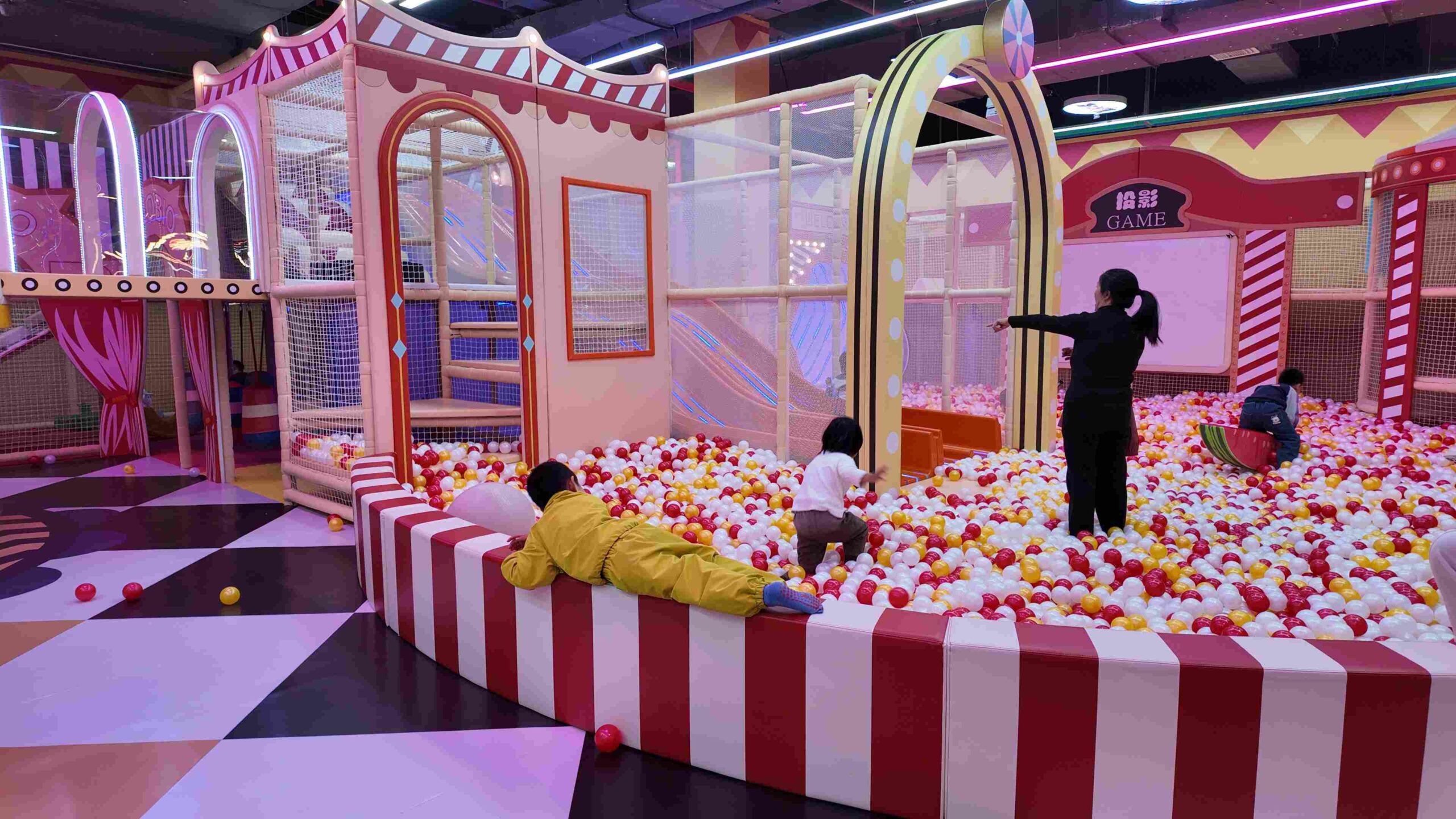 想在蘇州開室內(nèi)游樂場(chǎng)？創(chuàng)業(yè)者選對(duì)源頭廠家很關(guān)鍵