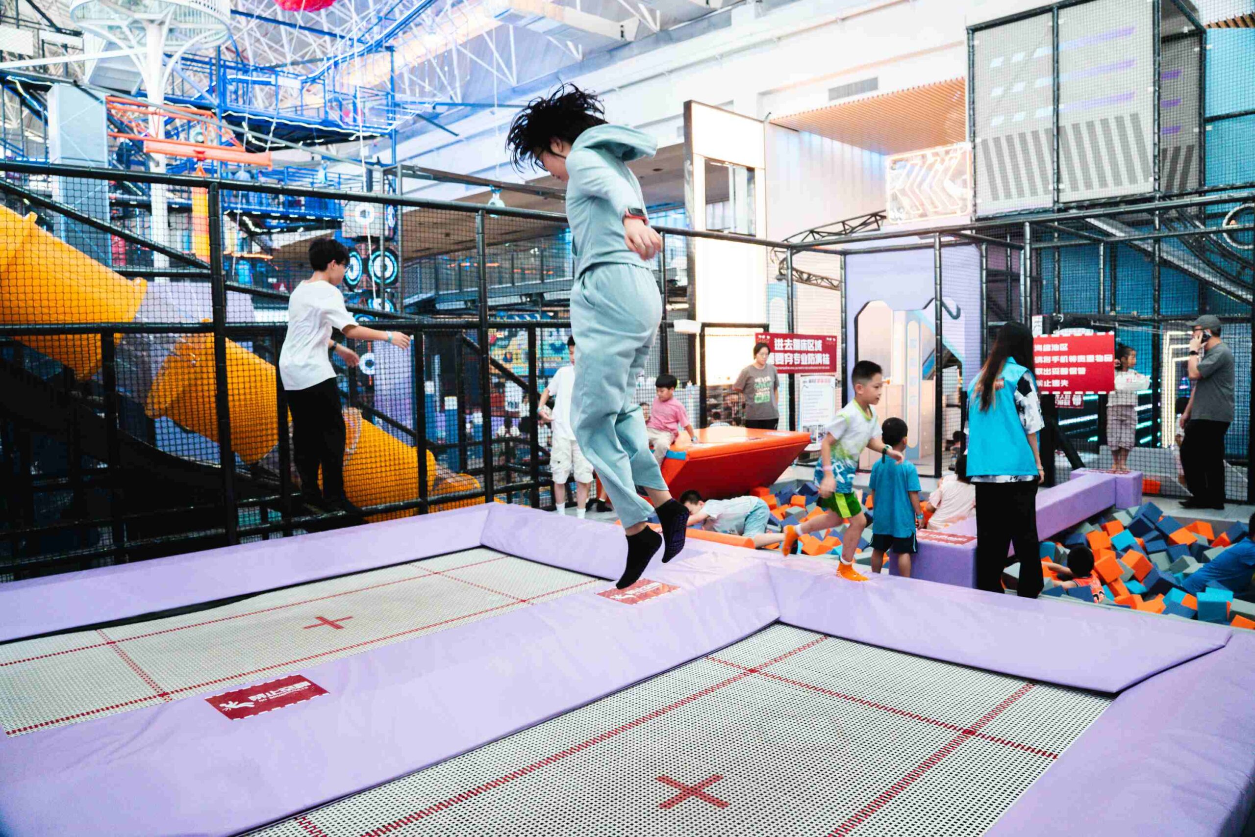 煙臺開室內游樂場找哪家？蜜動游樂：一站式源頭廠家，助您打造爆款樂園